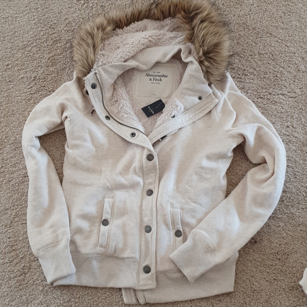 NWT Women's A&F sherpa lined hoodie in sz large